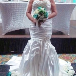 Wedding dress that is a beautiful fashion